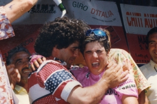 Vittoria nel Giro d'Italia 1994 - Michela abbraccia suo padre Brunello